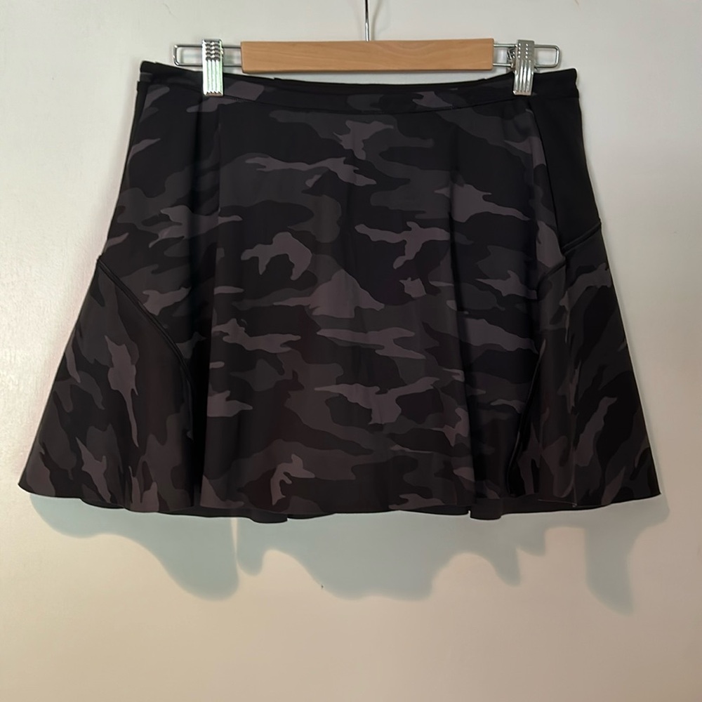 Athleta Match Point Skort -camouflage medium